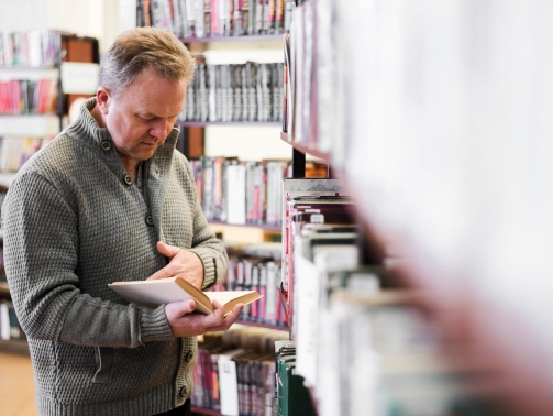 focused-senior-man-looking-book (1)